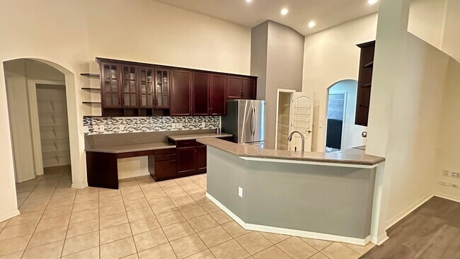 Building Photo - 2401 Nesslewood Dr