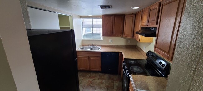 Building Photo - Stone Ave Pastime Rd - 2 Story Townhouse w...
