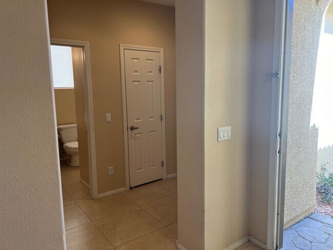 Building Photo - COVENTRY ANTHEM SINGLE STORY HOME!!