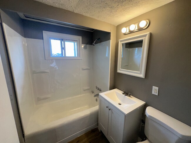 Building Photo - 4747 E 88th St