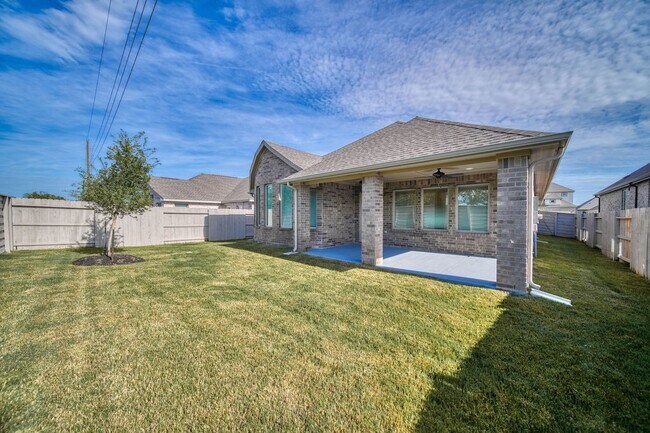Building Photo - 2334 Honeyberry Shrub Dr