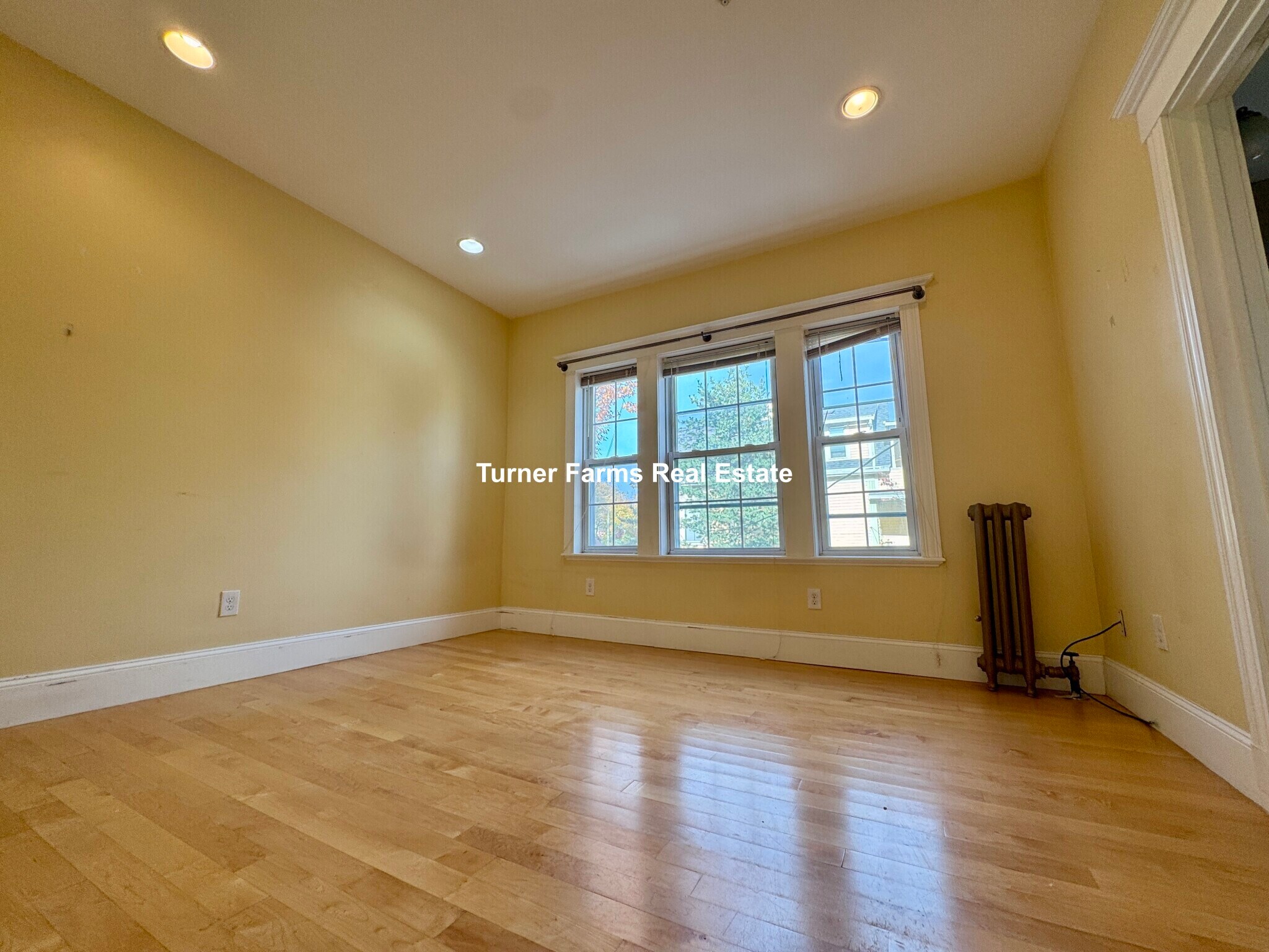 Building Photo - 156 Magazine St