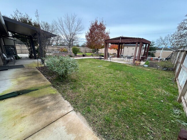 Building Photo - Comfortable 3-Bedroom Home in Gated Cottonwood Community