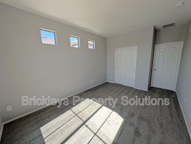 Building Photo - 10419 N 52nd Dr