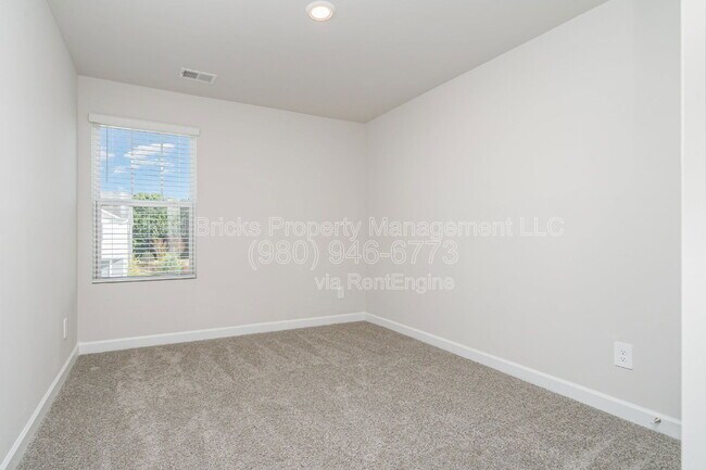 Building Photo - 3483 Backwater St