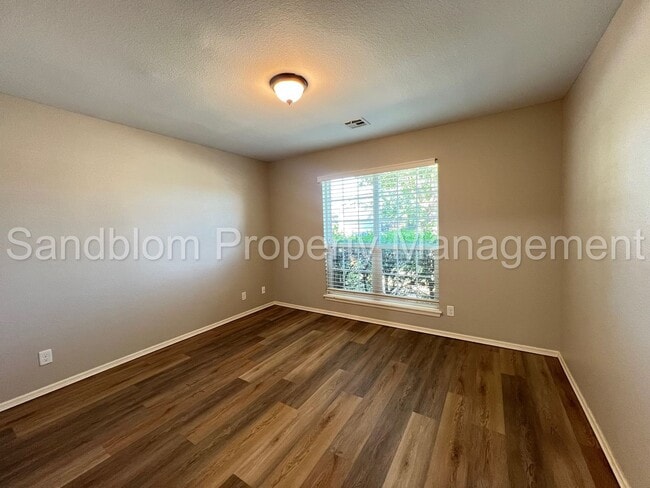 Building Photo - FOR LEASE | Jenks | $1645 Rent | Available...