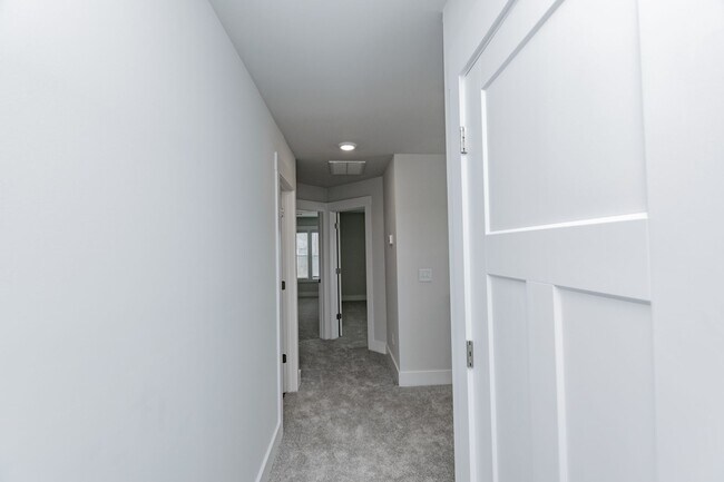 Building Photo - Monte Vista Townhomes