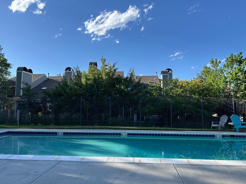 Private Pool - 356 S Taft Ct