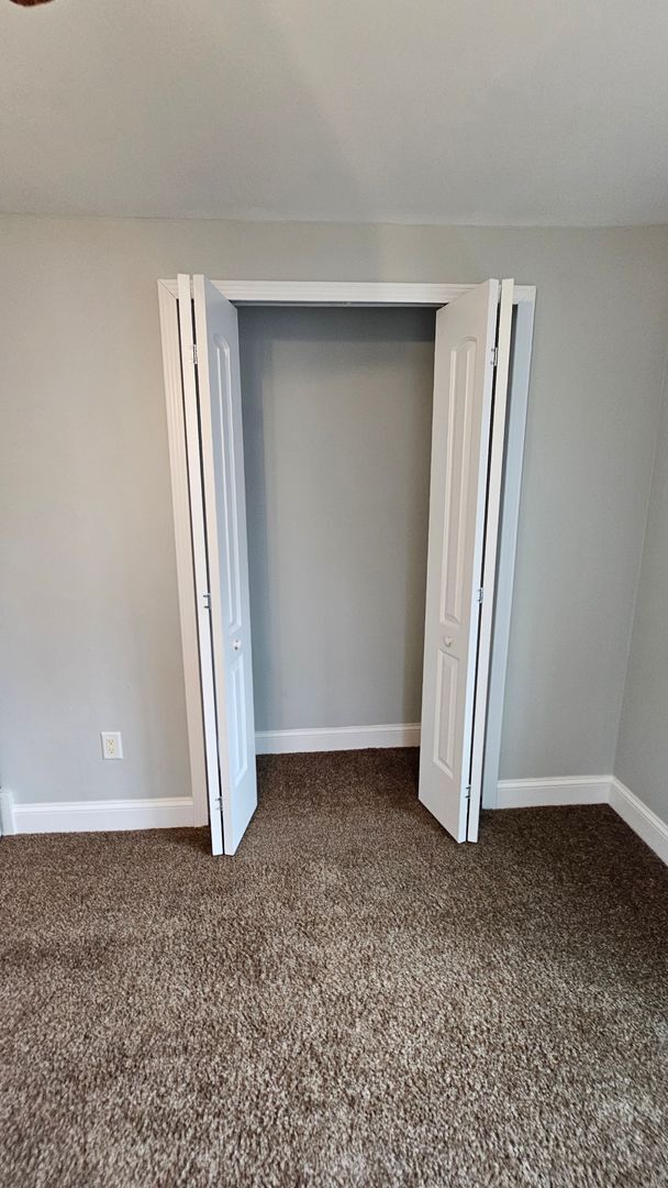 Building Photo - UPDATED BEAUTIFUL 3 BEDROOM/2 BATH