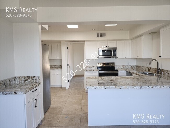 Building Photo - 500 E Eden Pl