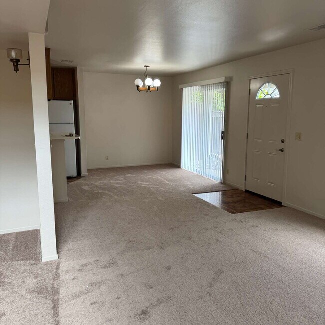 Building Photo - Stonegate living
