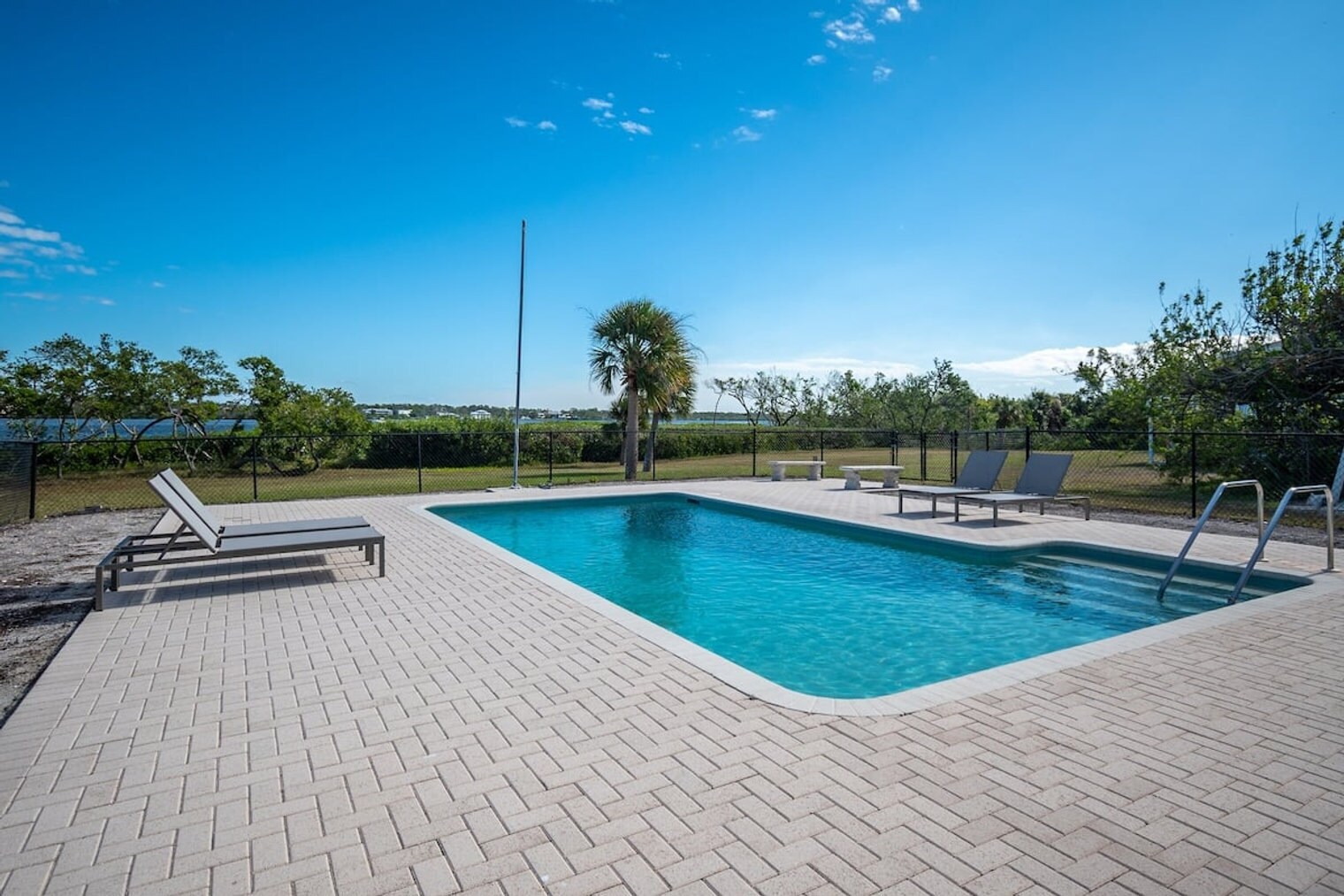 Building Photo - 7715 Manasota Key Rd