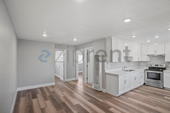 Building Photo - 26910 Manon Ave