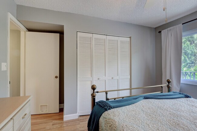 Building Photo - 154 Palm Dr