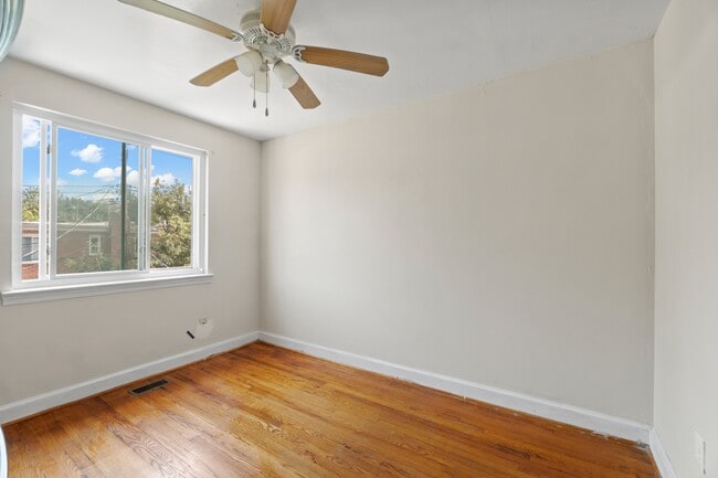 Building Photo - 3005 Fulton St