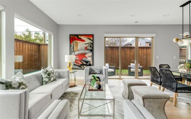 Building Photo - 3704 W Beverly Dr