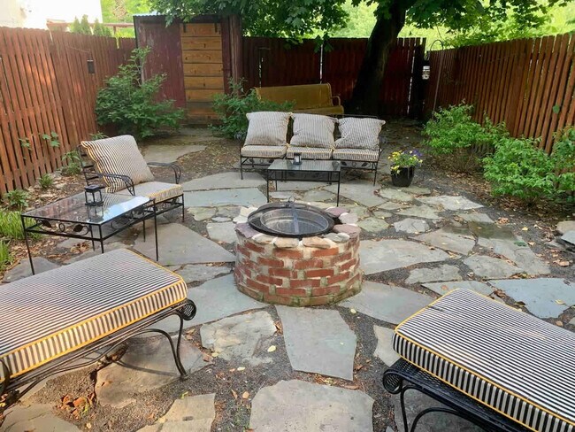 Building Photo - 15 Ferry St