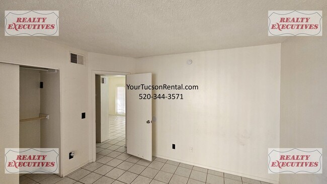 Building Photo - The Village in Midvale Park - Downstairs 1...