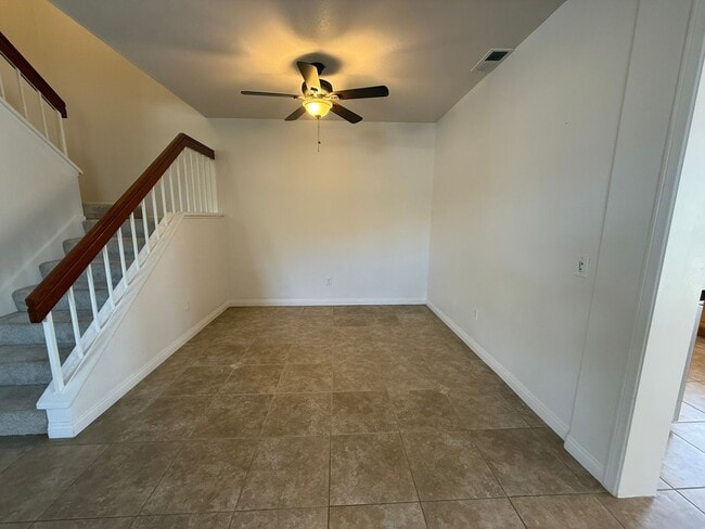 Building Photo - LOCATION LOCATION!! 4BR/3BA Townhome in De...