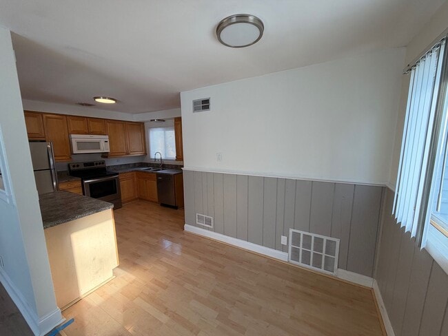 Building Photo - Beautiful Ranch in Prime Clarkston Location