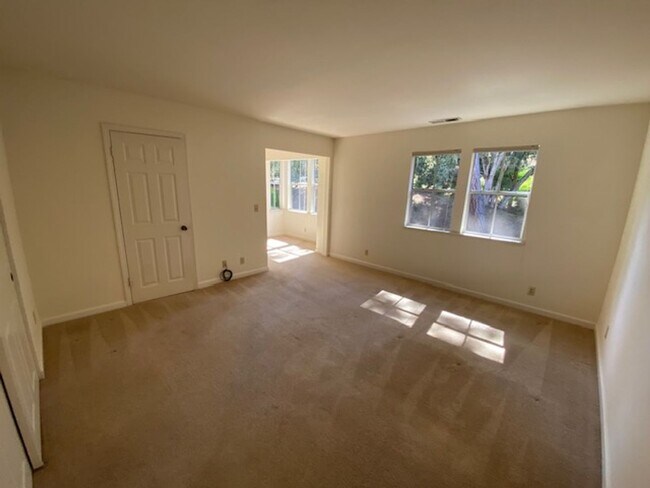 Building Photo - 15 Glen Lake Dr