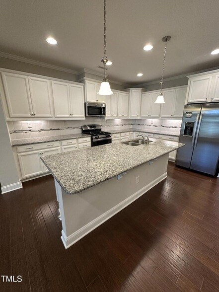 Building Photo - 4222 Vallonia Dr