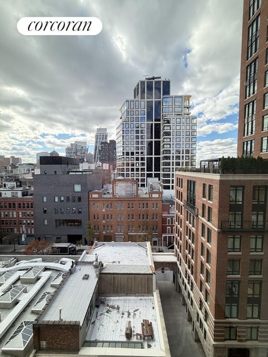 Building Photo - 555 W 22nd St