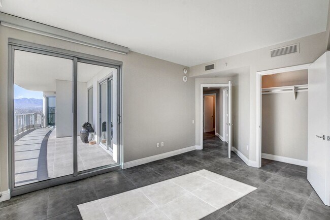 Building Photo - Turnberry Towers 4305W-Strip/City Views from this Stunning 3Bd/2.5Ba Residence