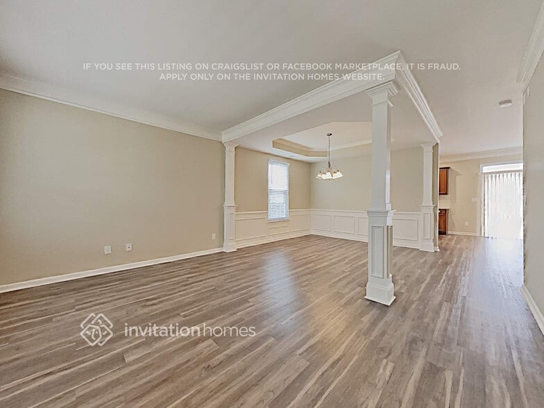 Building Photo - 6005 Centerview Dr
