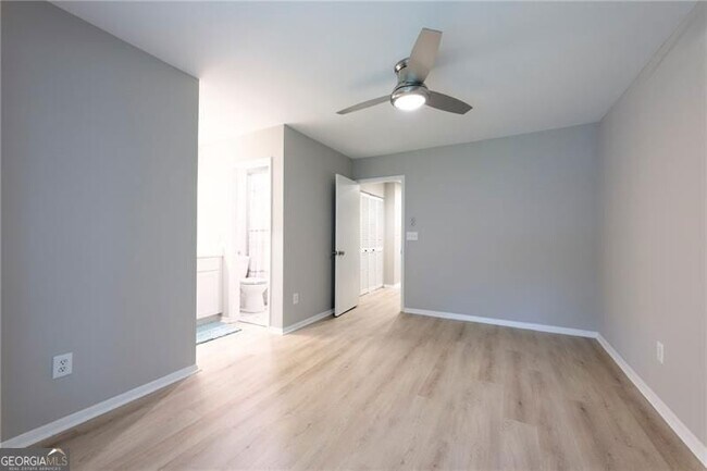 Building Photo - 2179 Surrey Ct