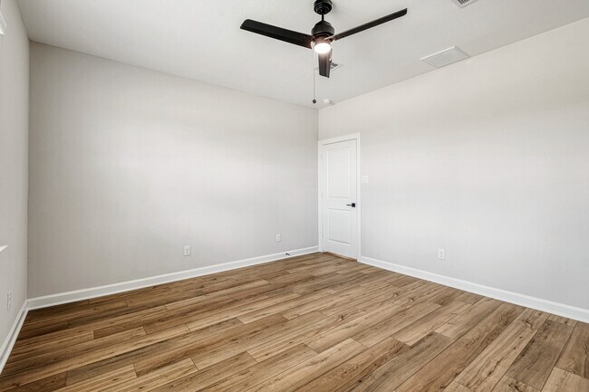 Building Photo - 15691 Honey Cv Dr