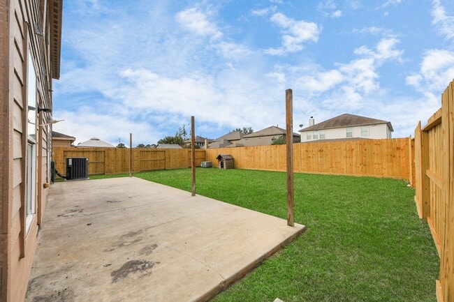 Building Photo - 6915 Primrose Rd