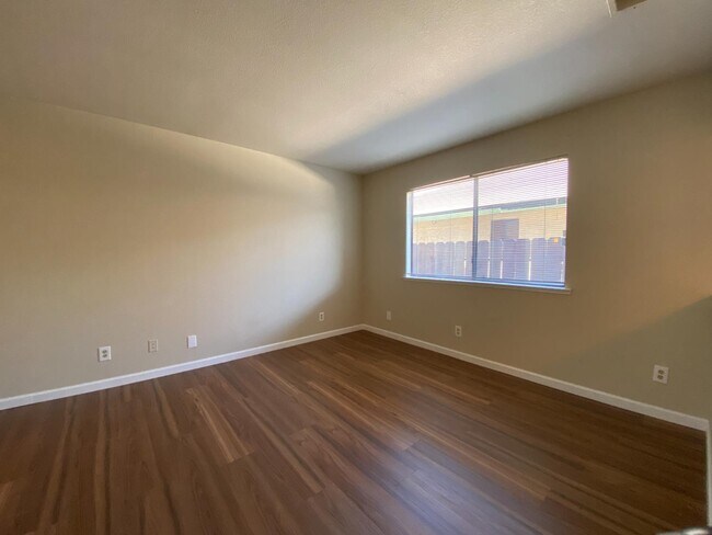Building Photo - 8296 N Raisina Ave