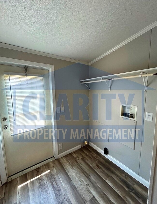 Building Photo - 3 Bed, 2 Bath Home in Peaceful Setting
