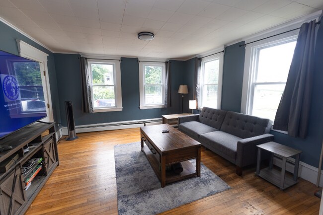 Building Photo - 108 Pool St