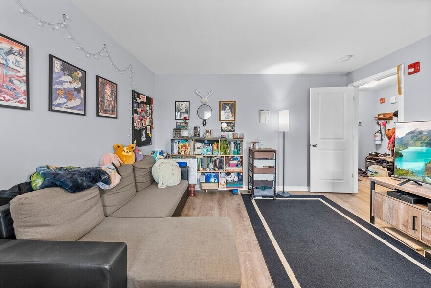 Building Photo - 816 King Georges Rd