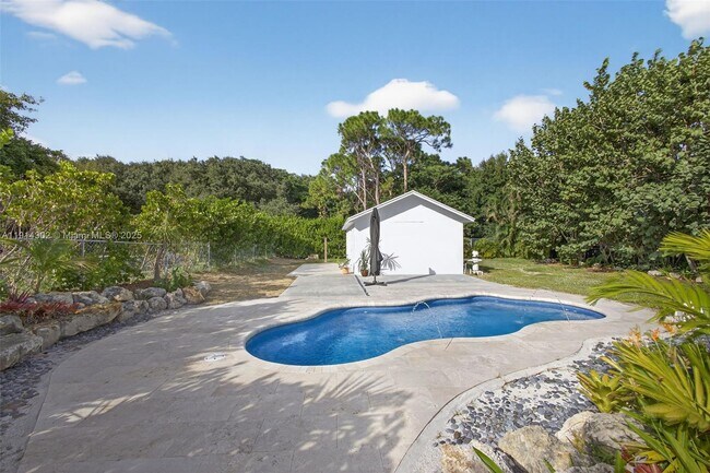 Building Photo - 11324 Palm Tree Ln