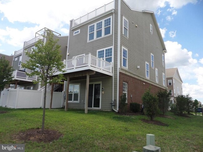 Building Photo - 42939 Running Creek Square