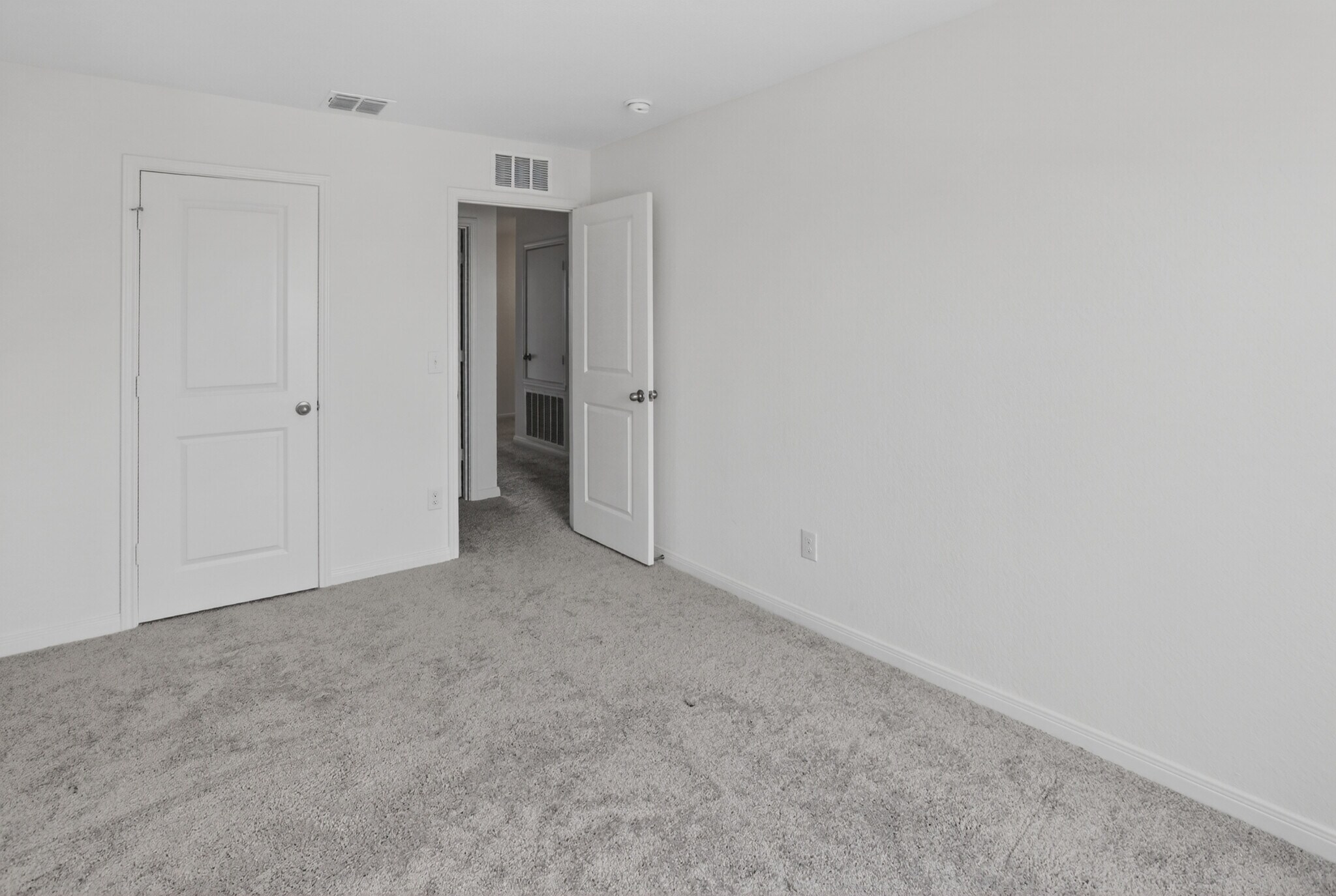 Building Photo - Room in House on Maple Ter