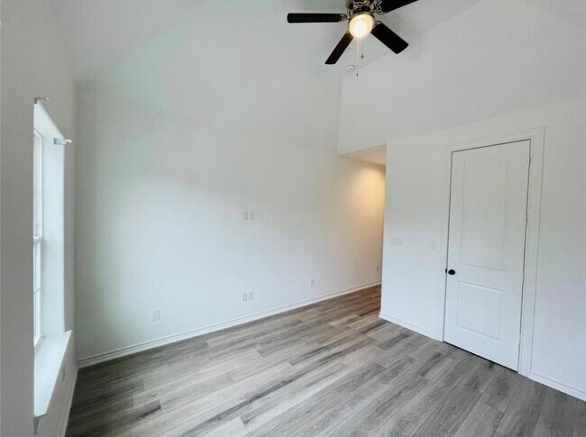 Building Photo - 3233 Real St