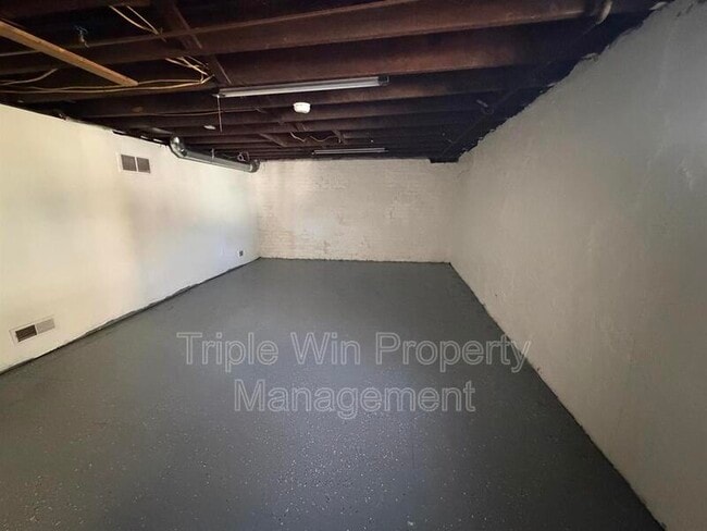 Building Photo - 123 W Thornton Ave