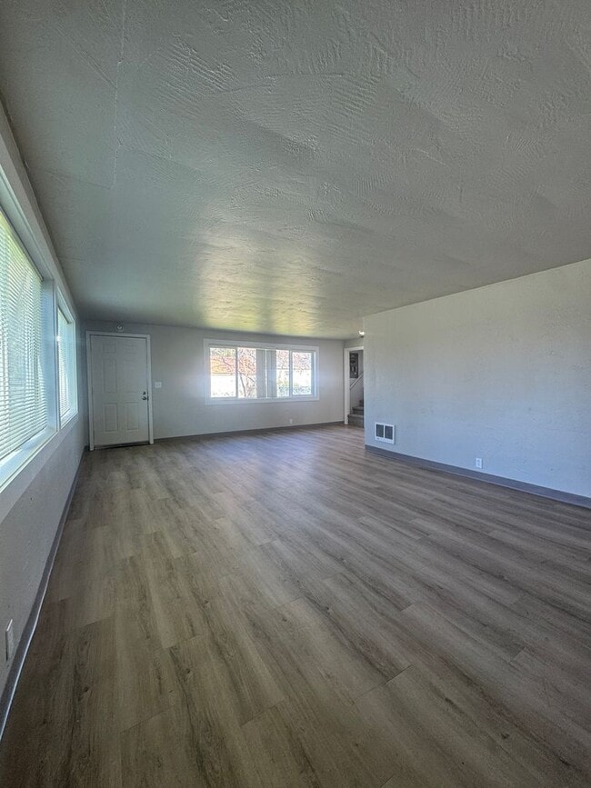 Building Photo - (OCK) 3-Bed 1-Bath Fully Renovated Home