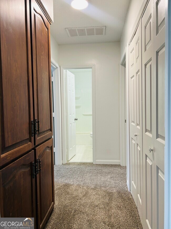 Building Photo - 207 Harwell Ave
