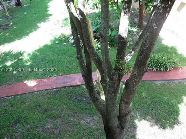 Building Photo - 14221 N Kendall Dr