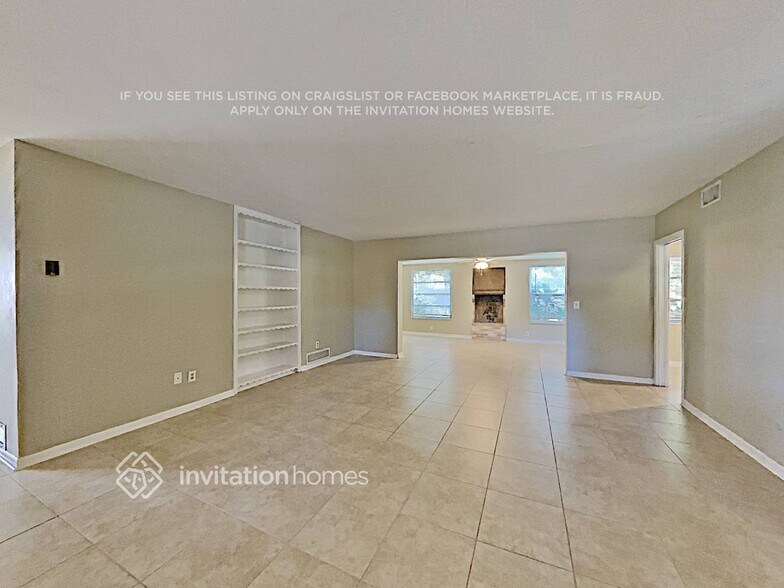 Building Photo - 12160 Croft Dr N