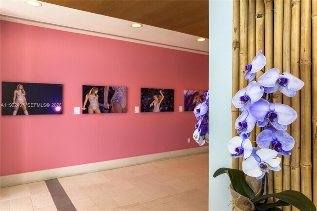 Building Photo - 200 Biscayne Blvd Way