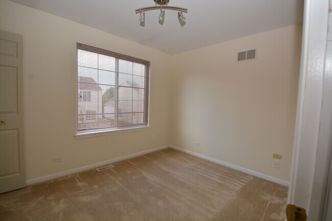 Building Photo - 1661 Charlotte Cir