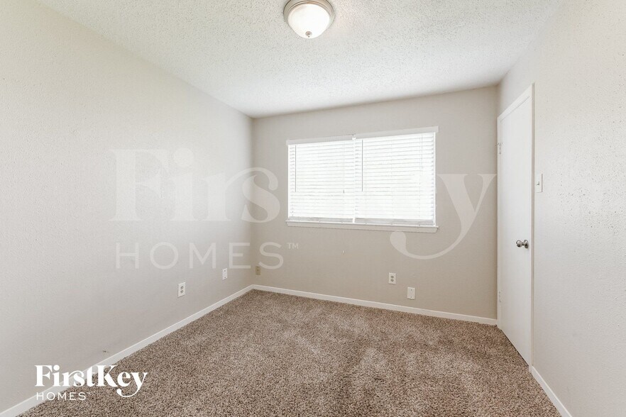 Building Photo - 17914 Holly Forest Dr