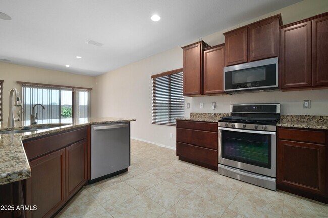 Building Photo - 17555 W Hedgehog Pl