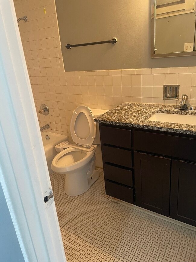 Building Photo - 9517 Mansfield Ave